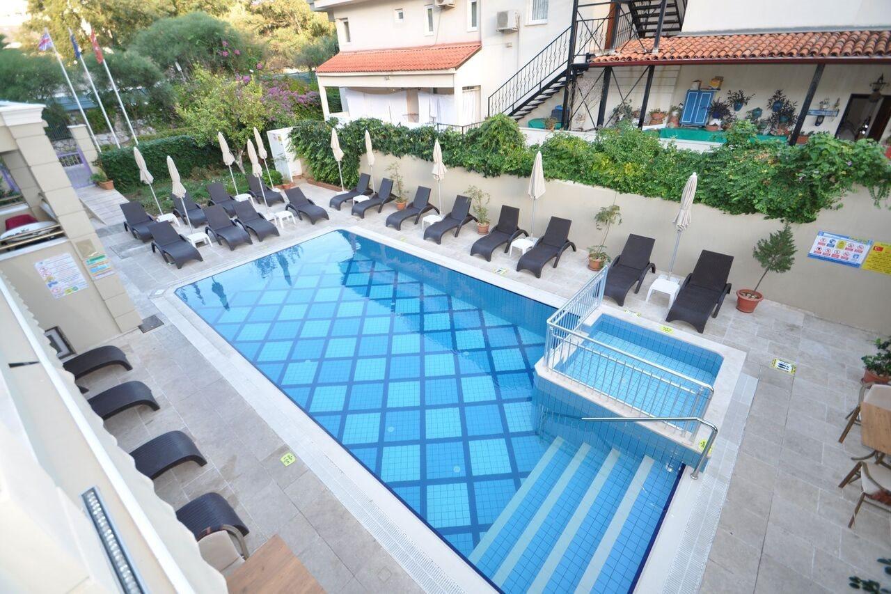 Ecem Aparthotel 3*