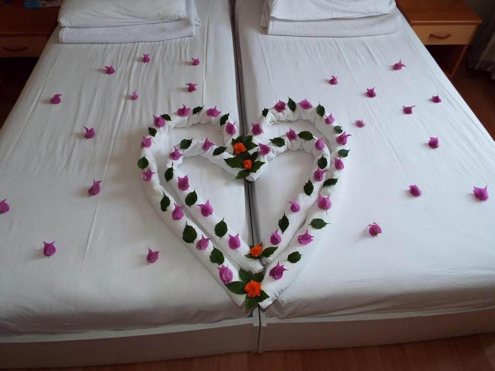 Ecem Aparthotel 3*